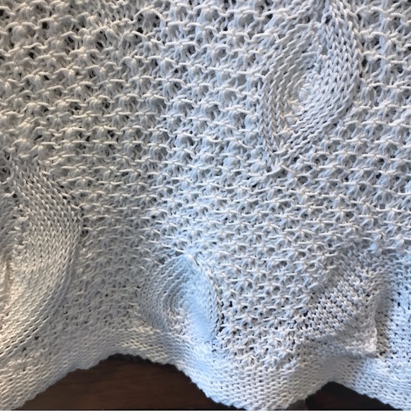 Pretty White Crocheted Top - Size Small - Picture 4 of 7